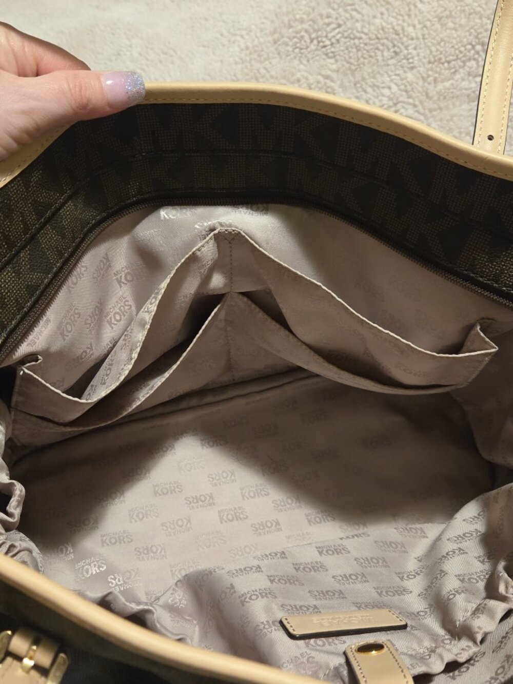 Michael Kors Authentic Tote/Diaper Bag - Picture 11 of 15